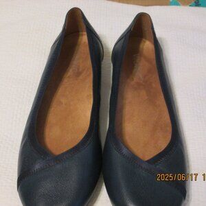 Vionic Caroll Dark Blue Ballet Flats Size 9.5M